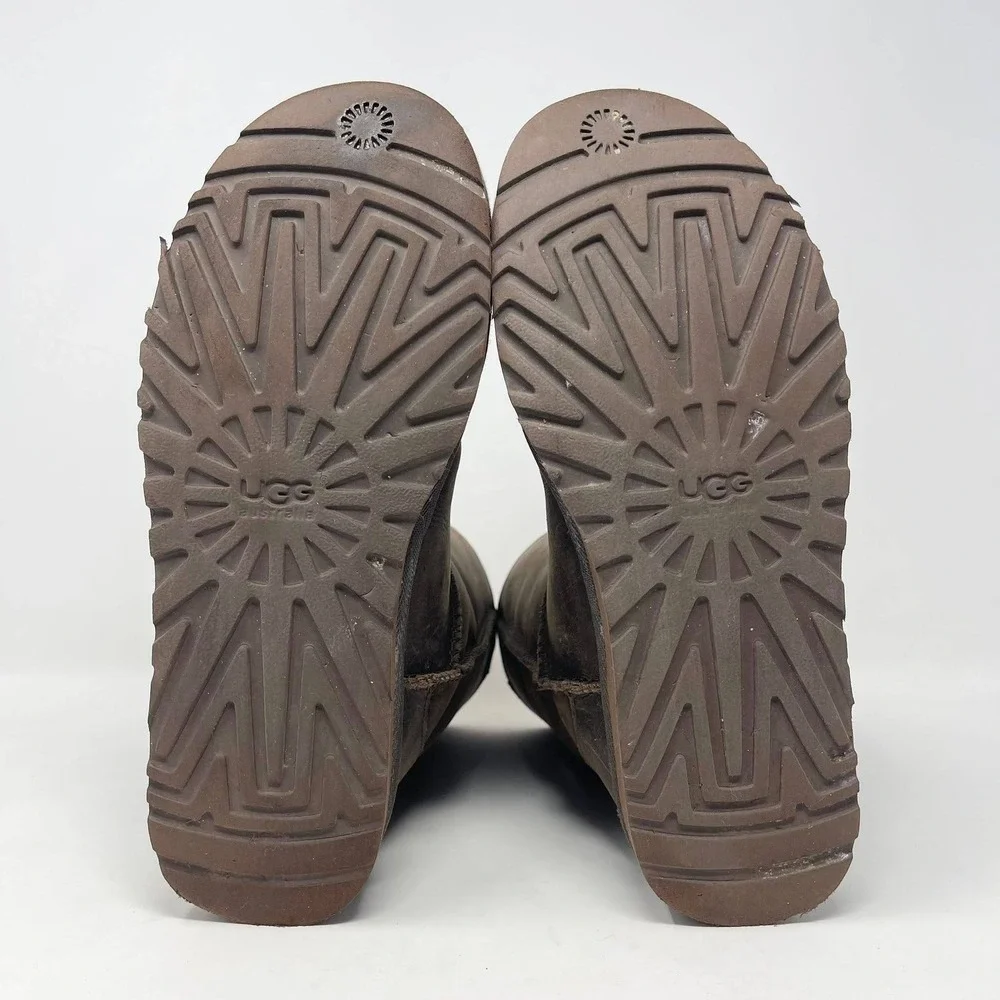 UGG Classic Short‎ Boot Wms 8 Brownstone Leather Sherpa Lined Snow Cozy 1005093